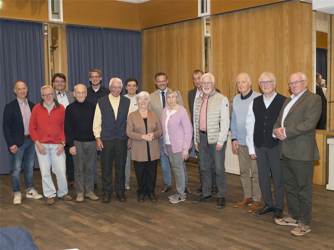 Die Jubilare mit dem Vorstand der CDU in Rees. Foto: privat