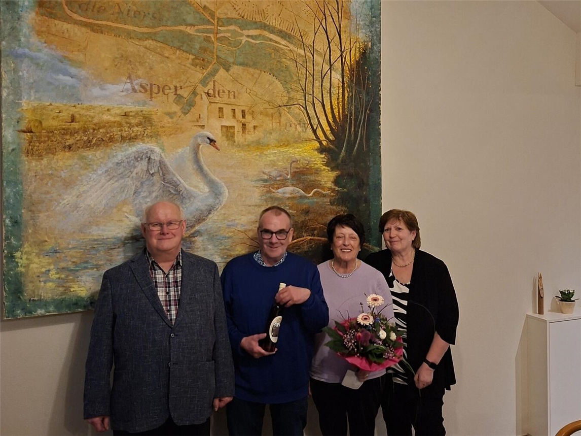 "Auszeichnung der Jubilare bei Versammlung, Ehrung, Gruppenfoto"