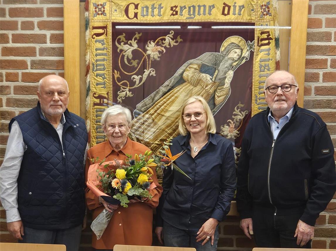 Die Jubilarin Lisbeth Wille (2.v.l.) und Mitglieder des Leitungsteams der Materborner KAB. Foto: KAB Materborn