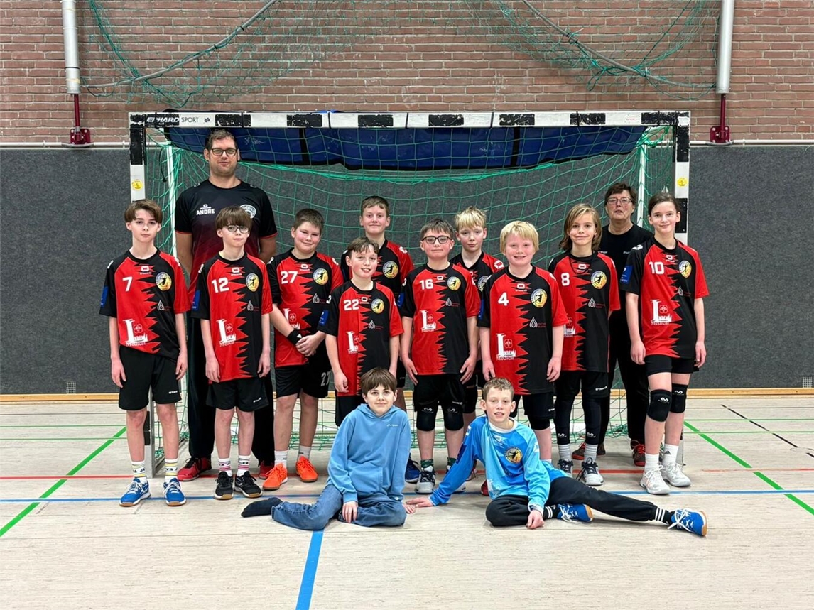 Die Jugend des TVG wurde von den Stadtwerken Geldern mit neuen Trikots ausgestattet.Foto: privat