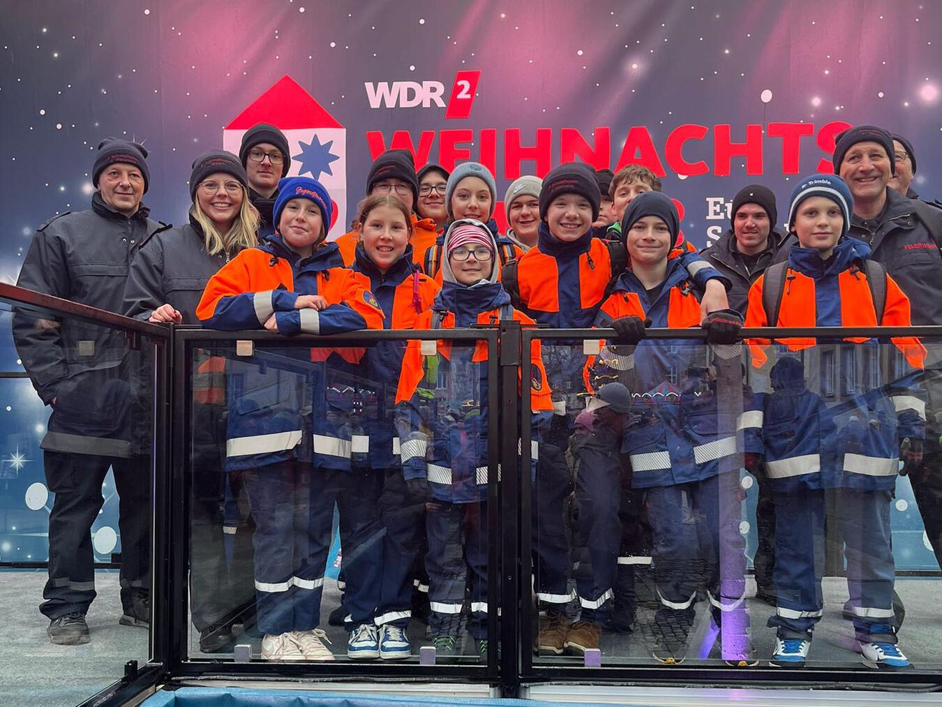 Die Jugendfeuerwehren am Glashaus in Paderborn. Foto: Feuerwehr Gemeinde Rheurdt