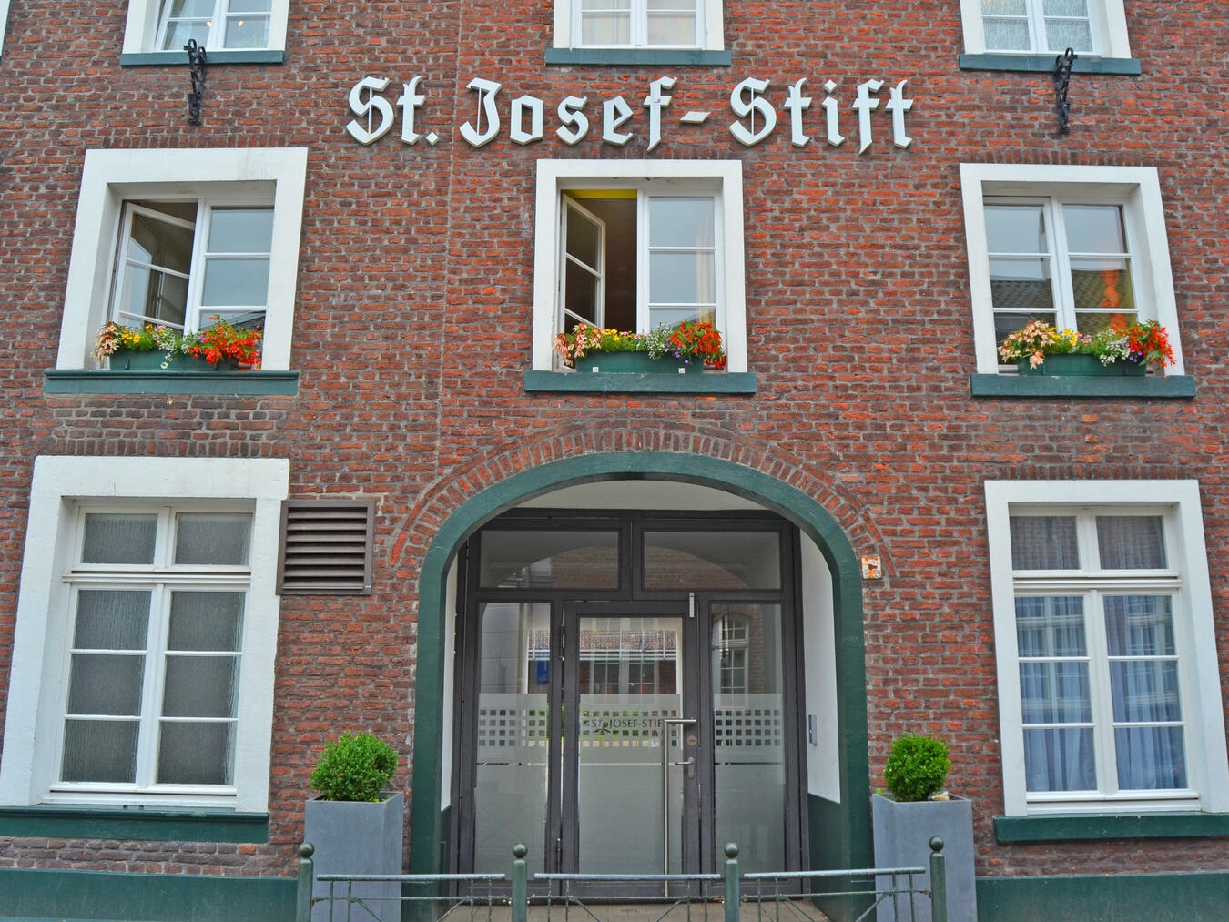"Jugendhilfe St.-Josef-Stift feiert 125 Jahre Unterstützung für Kinder und Jugendliche aus schwierigen Verhältnissen"