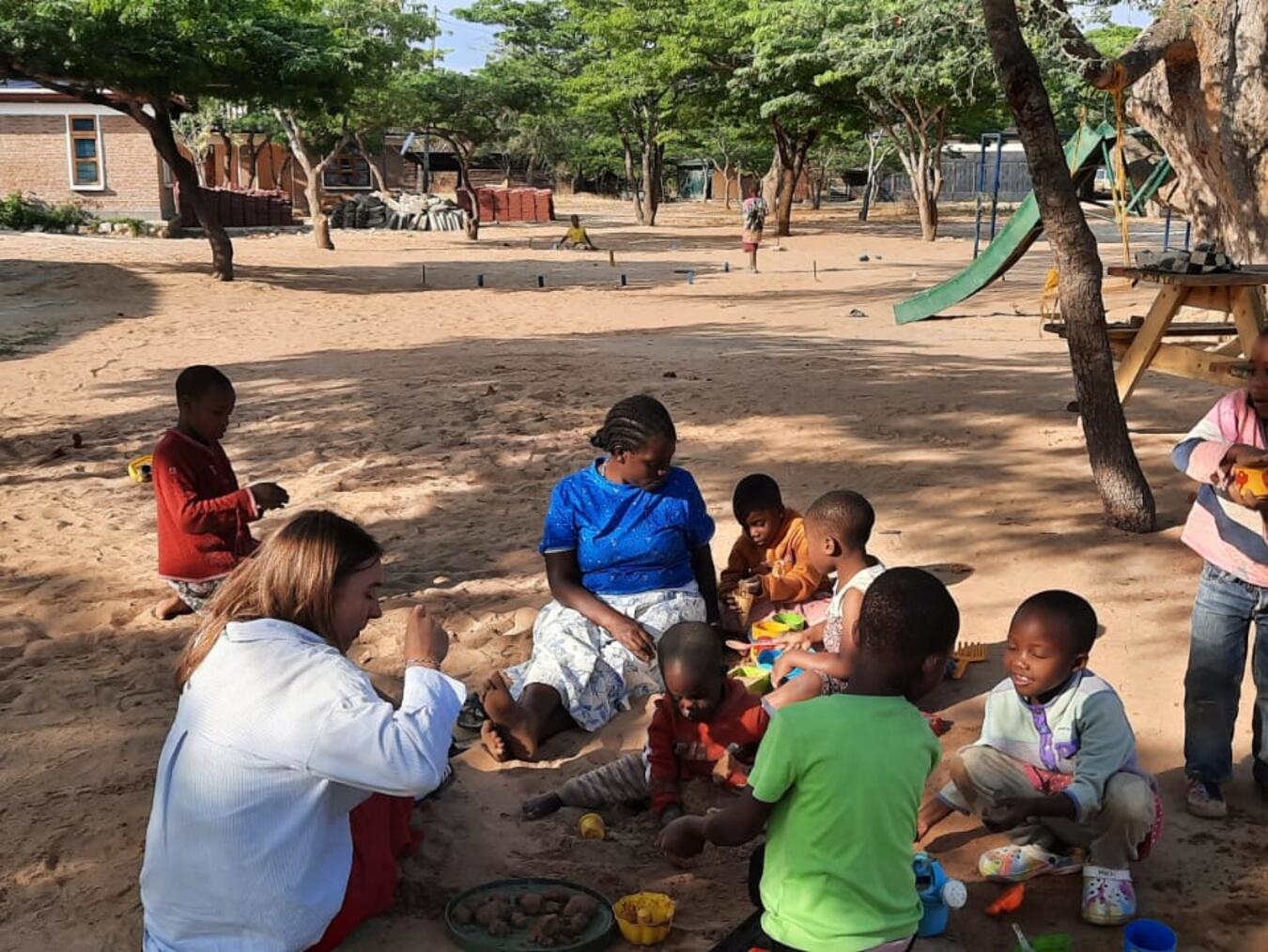 Die jungen Bewohner beim Spielen im Kinderdorf Mbigli.Foto: privat