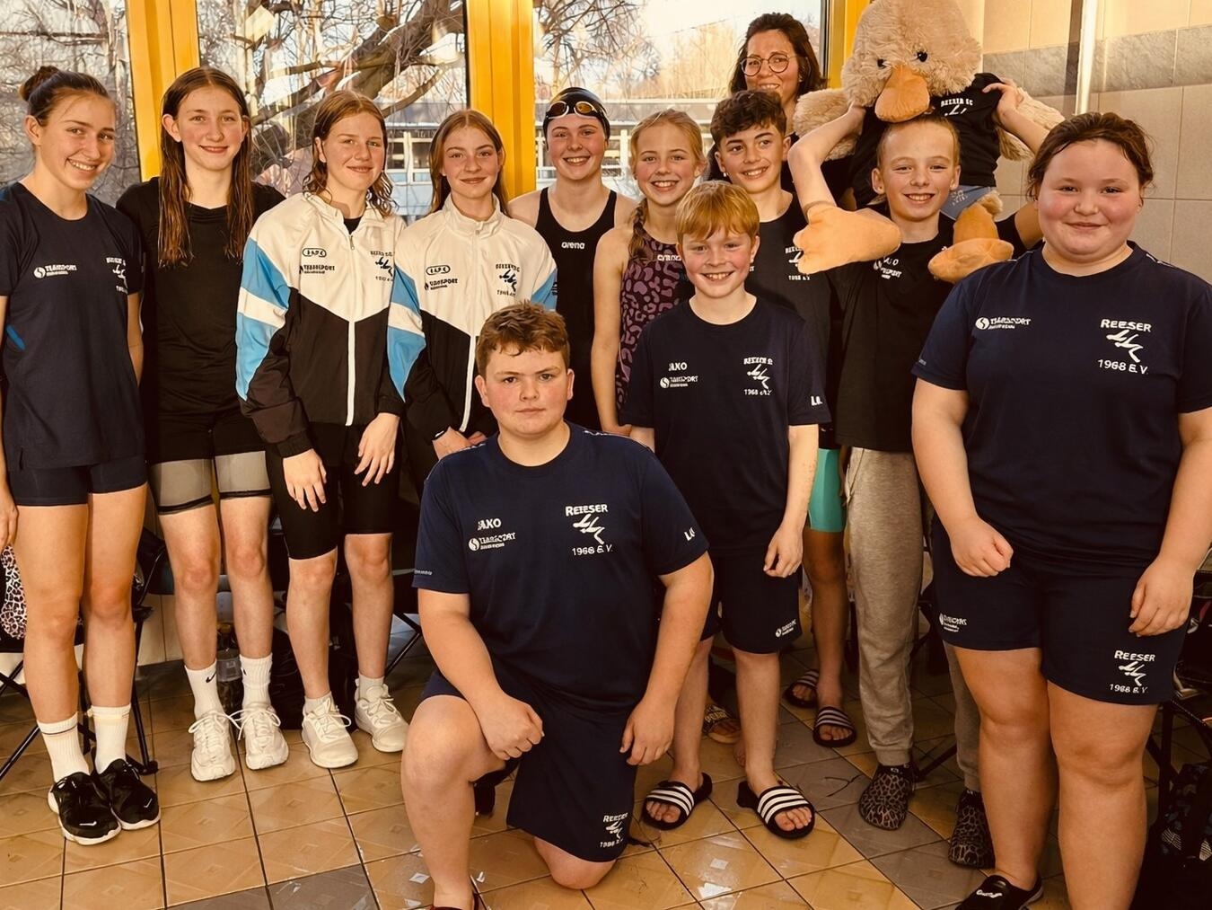 Die jungen Reeser Schwimmer beim Turnier in Geldern. Foto: privat