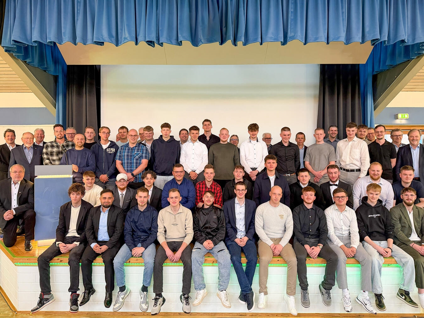 Die Junggesellen der Elektro-Innung feierten im Bürgerhaus ihre Lossprechung. Foto: Elektro-Innung