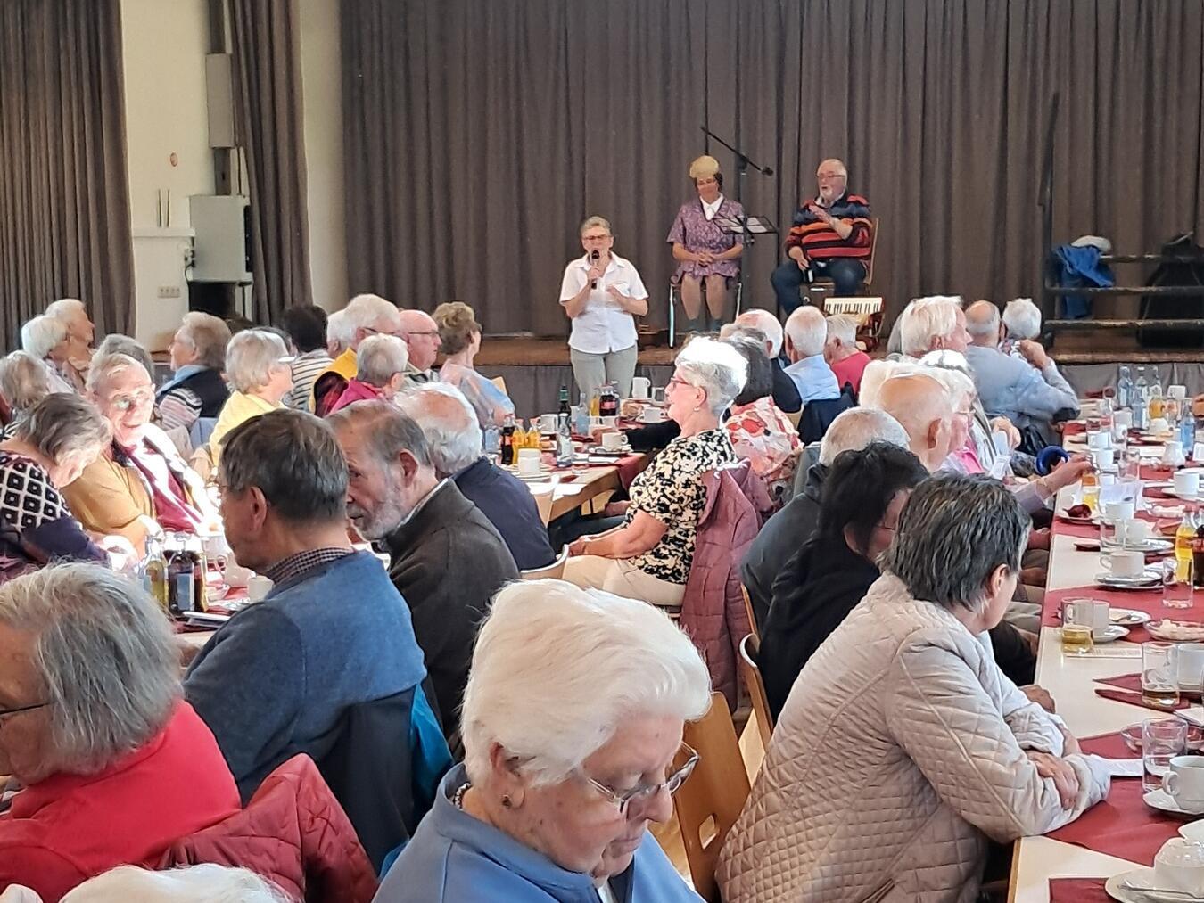 Die Kaffeetafel rundete den schönen Sommerausflug ab. Fotos: privat