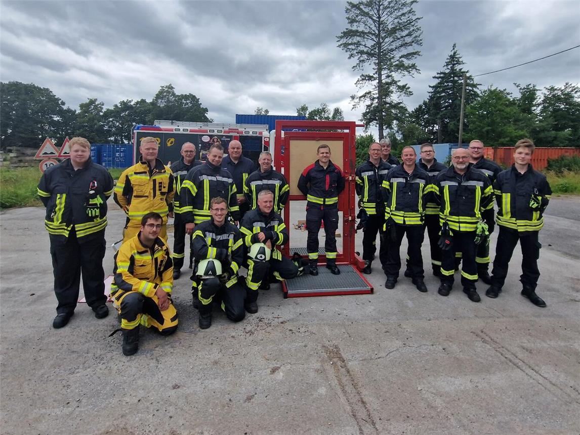 Die Kameraden der Freiwilligen Feuerwehr Bedburg-Hau in Mönchengladbach. Foto: FFW