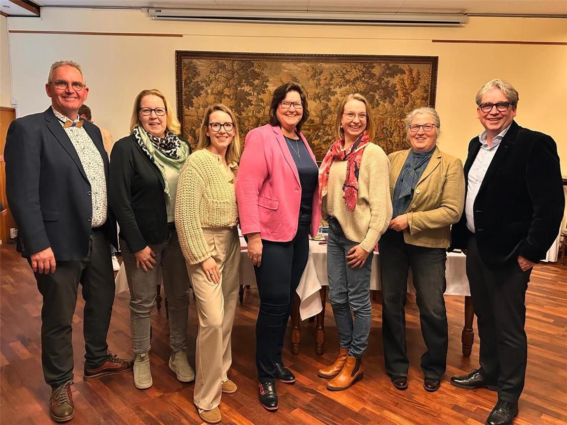 Die Kandidaten des Eltener CDU-Ortsverbandes zur Kommunalwahl sind (v. l.) Horst Derksen, Sandra Bongers, Marie Reintjes, Claudia Lindlahr, Nina Straver, Birgit Sloot und Guido Heuvelmann. Foto: CDU Elten
