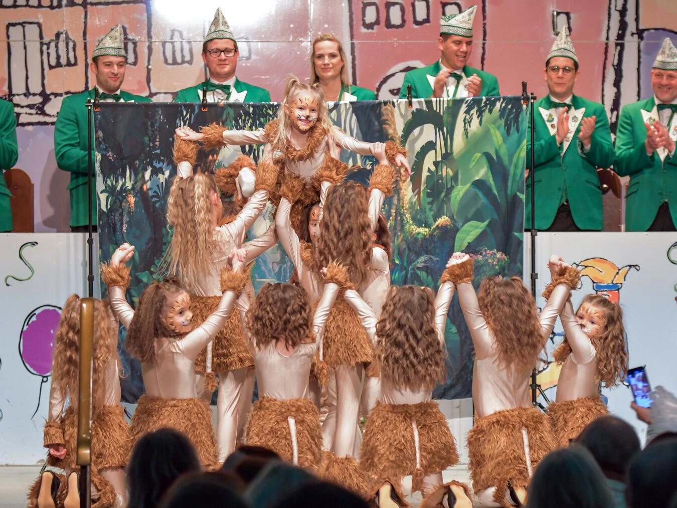 Die „KCC- Flöhe“ präsentierten ihren Showtanz zum „König der Löwen“. NN-Fotos: Gerhard Seybert