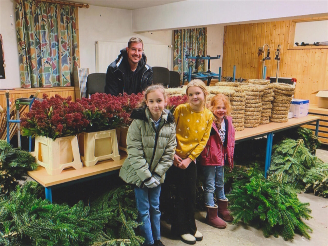 Die Kinder der OGS Herongen freuten sich über die Spende von Flower Power. Foto: Privat