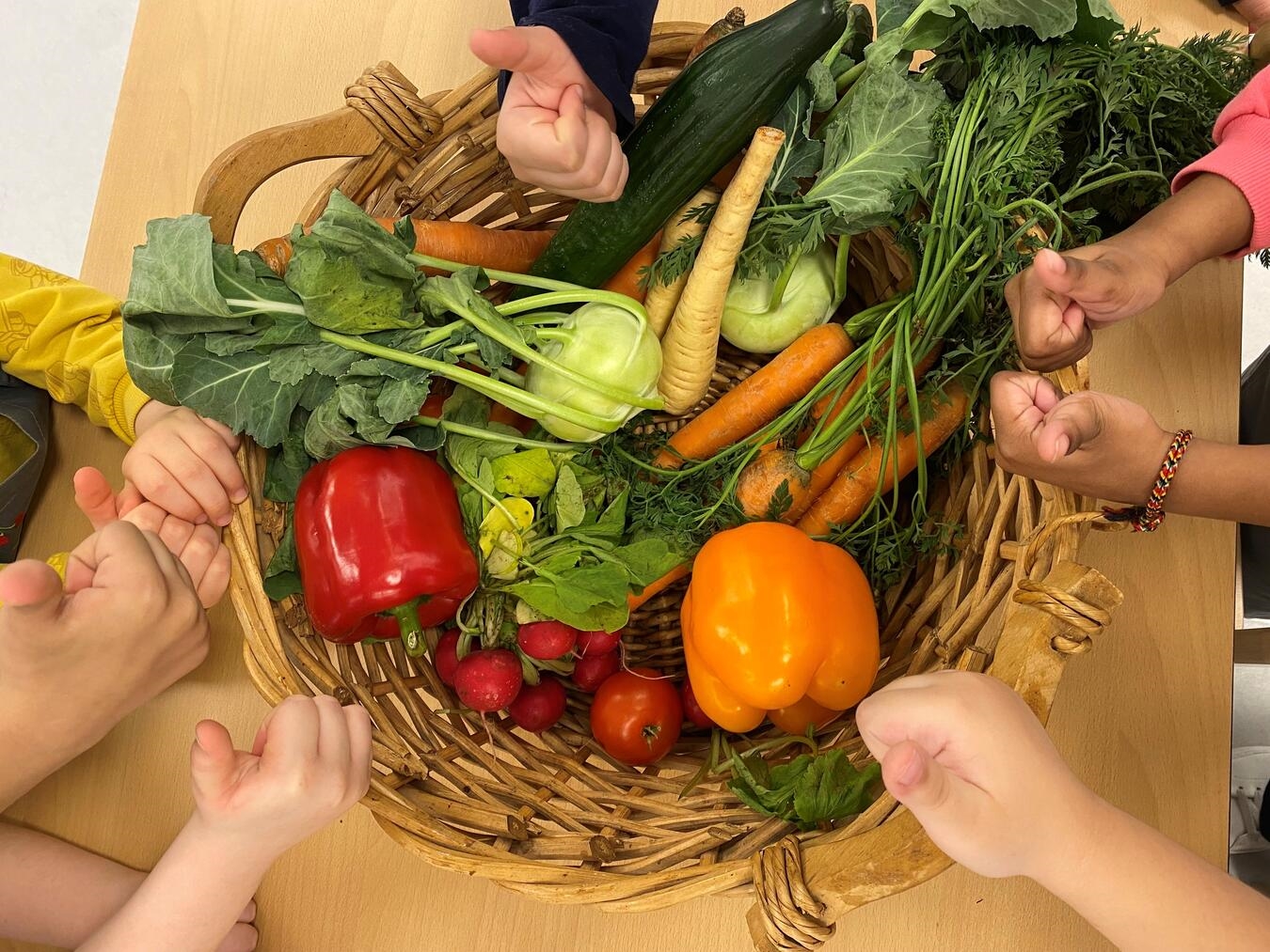 Die Kinder konnten auch selbst Hand anlegen und viel (aus)probieren. Fotos: Du-bist-Wertvoll-Stiftung