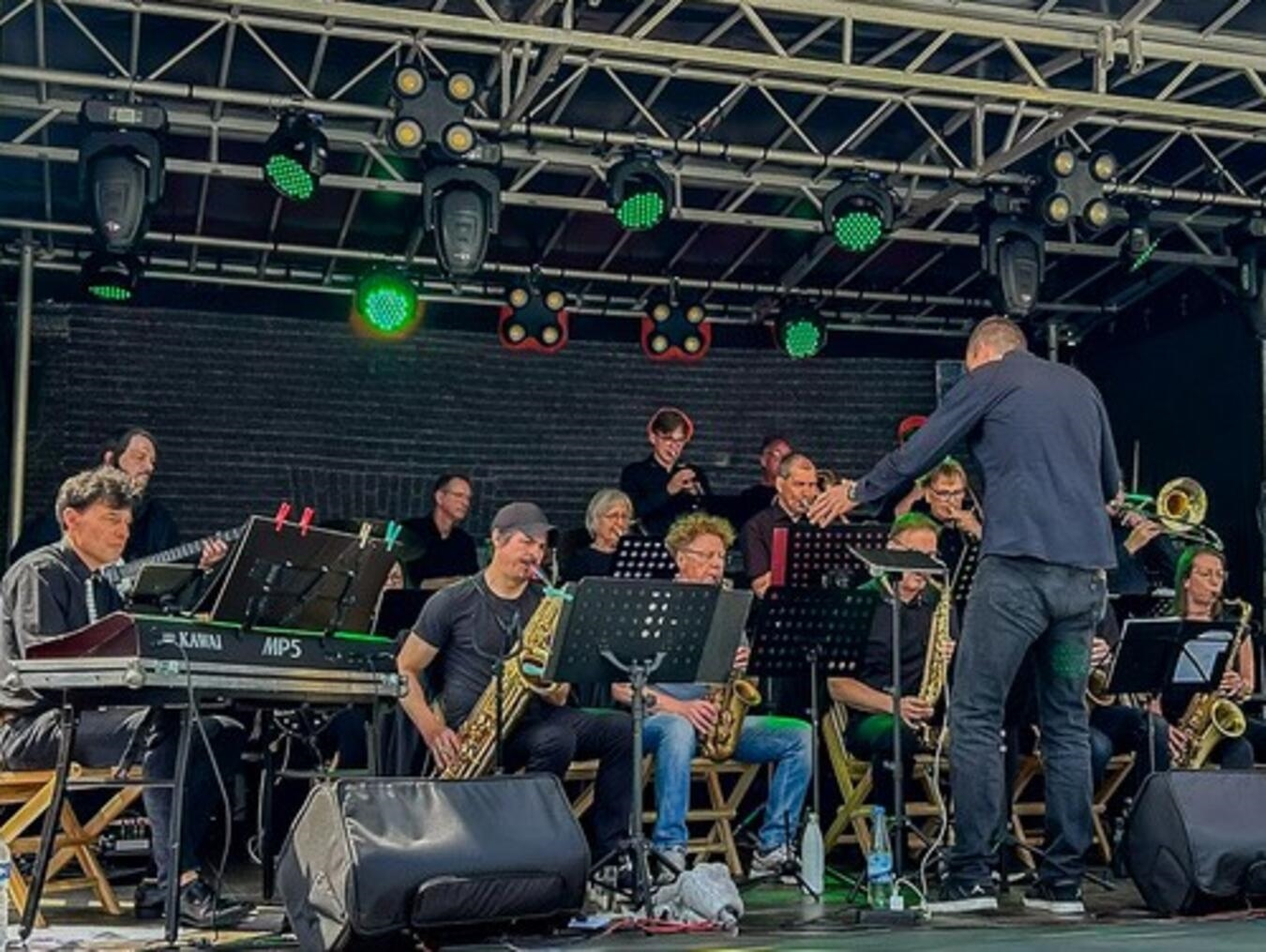 "Kings of Swing Big Band spielt Open-Air-Konzert im Bürgerpark Nieukerk, Foto von Larissa Sterman"