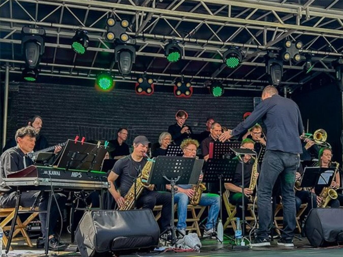 "Kings of Swing Big Band spielt Open-Air-Konzert im Bürgerpark Nieukerk, Foto von Larissa Sterman"