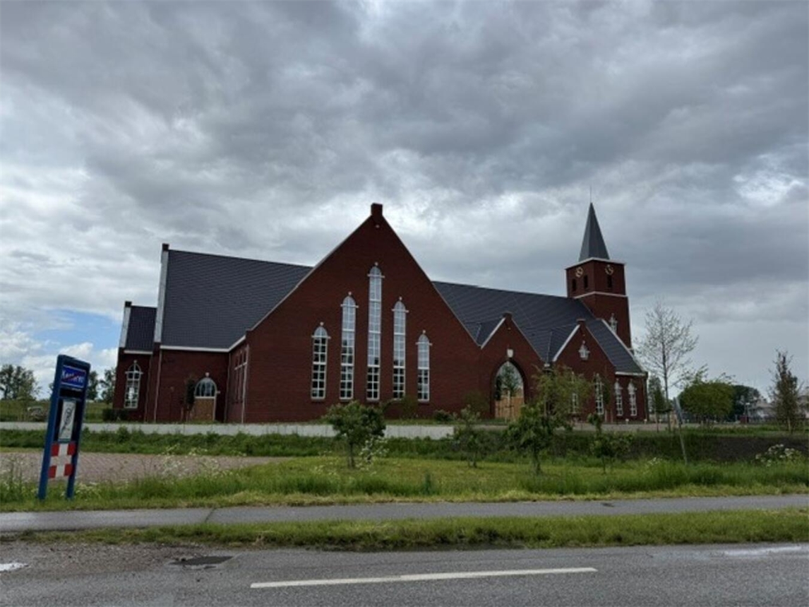 "Große Kirche mit 1.750 Sitzplätzen, Innenansicht, Architektur, Gottesdienst"
