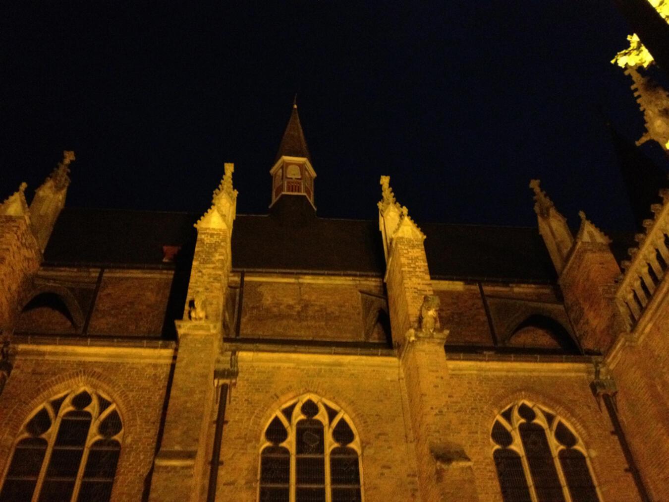 Die Klever Stiftskirche im Dunkeln. Foto: WTM