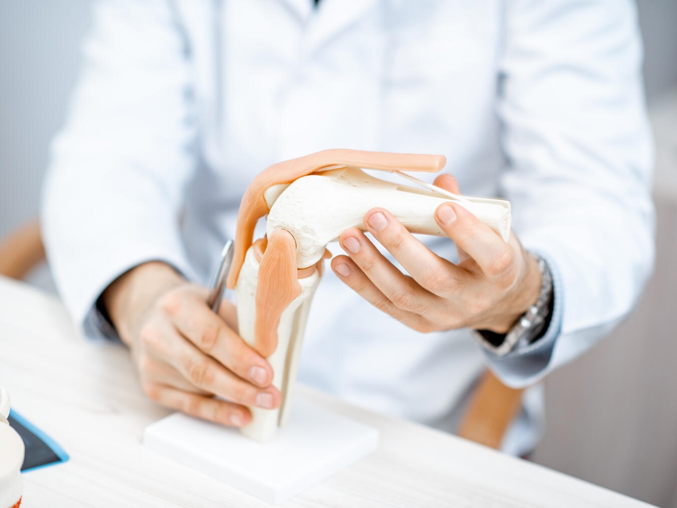 Die Klinik für Orthopädie und Unfallchirurgie des Katholischen Karl-Leisner-Klinikums veranstaltet am 30. September einen Infoabend zum Thema „Moderne Behandlung von Gelenkbeschwerden“. Foto: KKLE