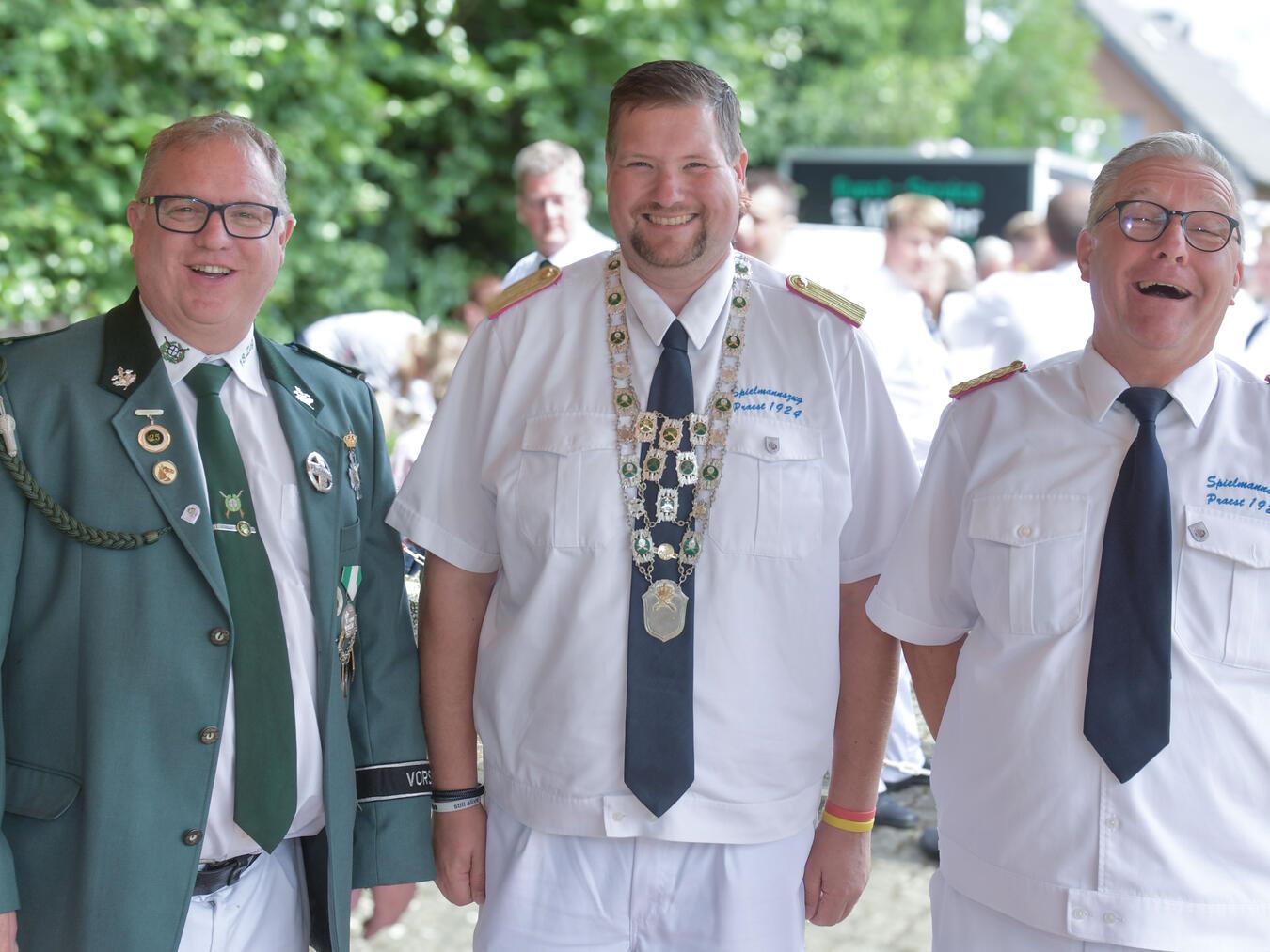 Die Königsanwärter (v.l.): Michael Geßmann, Kai-Uwe Timmermans und der neue König Michael Ising. NN-Foto: Gerhard Seybert