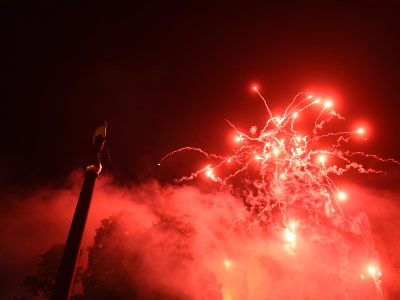 Die kritischen Stimmen und die Fragen nach der Notwendigkeit von privaten Feuerwerken werden lauter. Foto: Markus van Offern