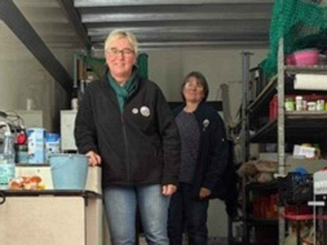 Die Küchencrew: Christa Stangenberg und Hilde Röttges.