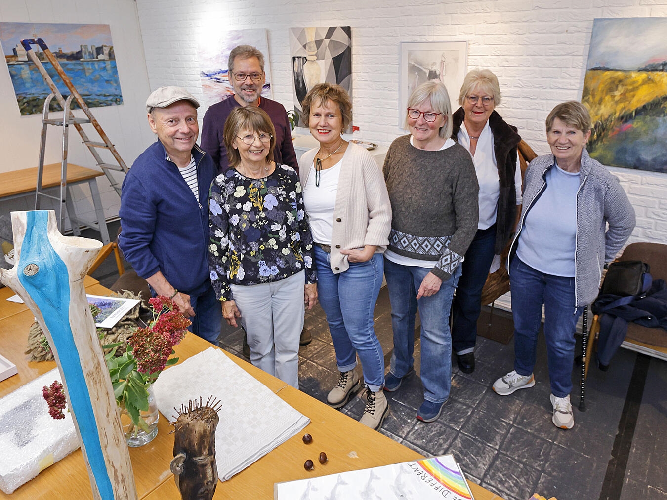 Die Künstler der Künstlergemeinschaft Alpen zeigen ab Sonntag wieder eine gemeinsame Ausstellung in ihrem Atelierhaus. NN-Foto: Theo Leie