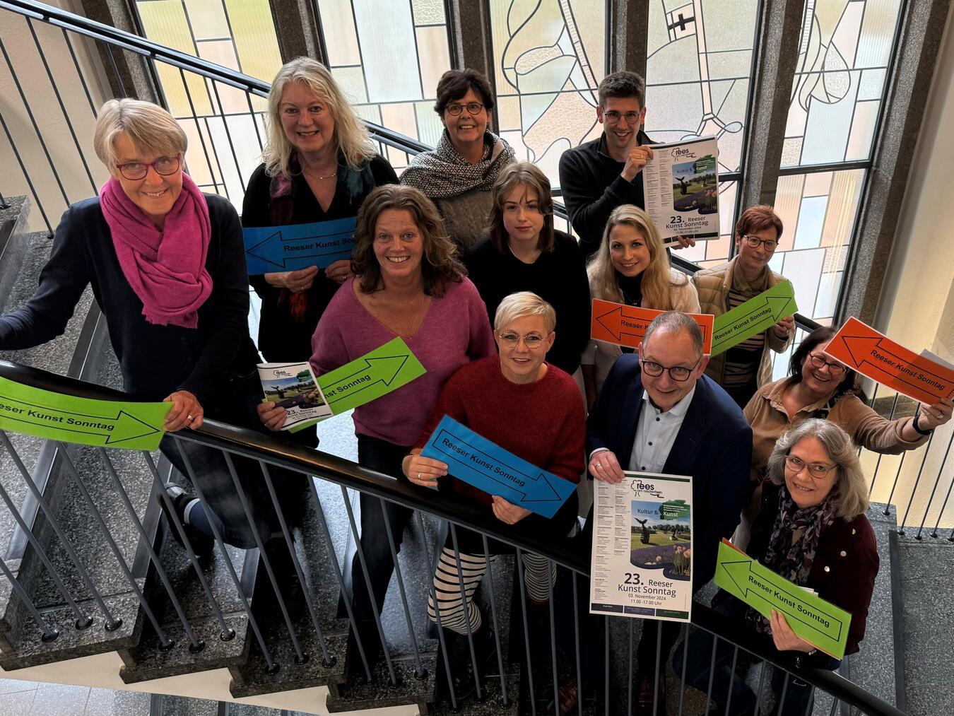 Eine Bühne für die Kunst in Rees Die Künstlerinnen freuen sich auf viele Besucher beim Reeser Kunstsonntag am 3. November. Foto: Stadt Rees