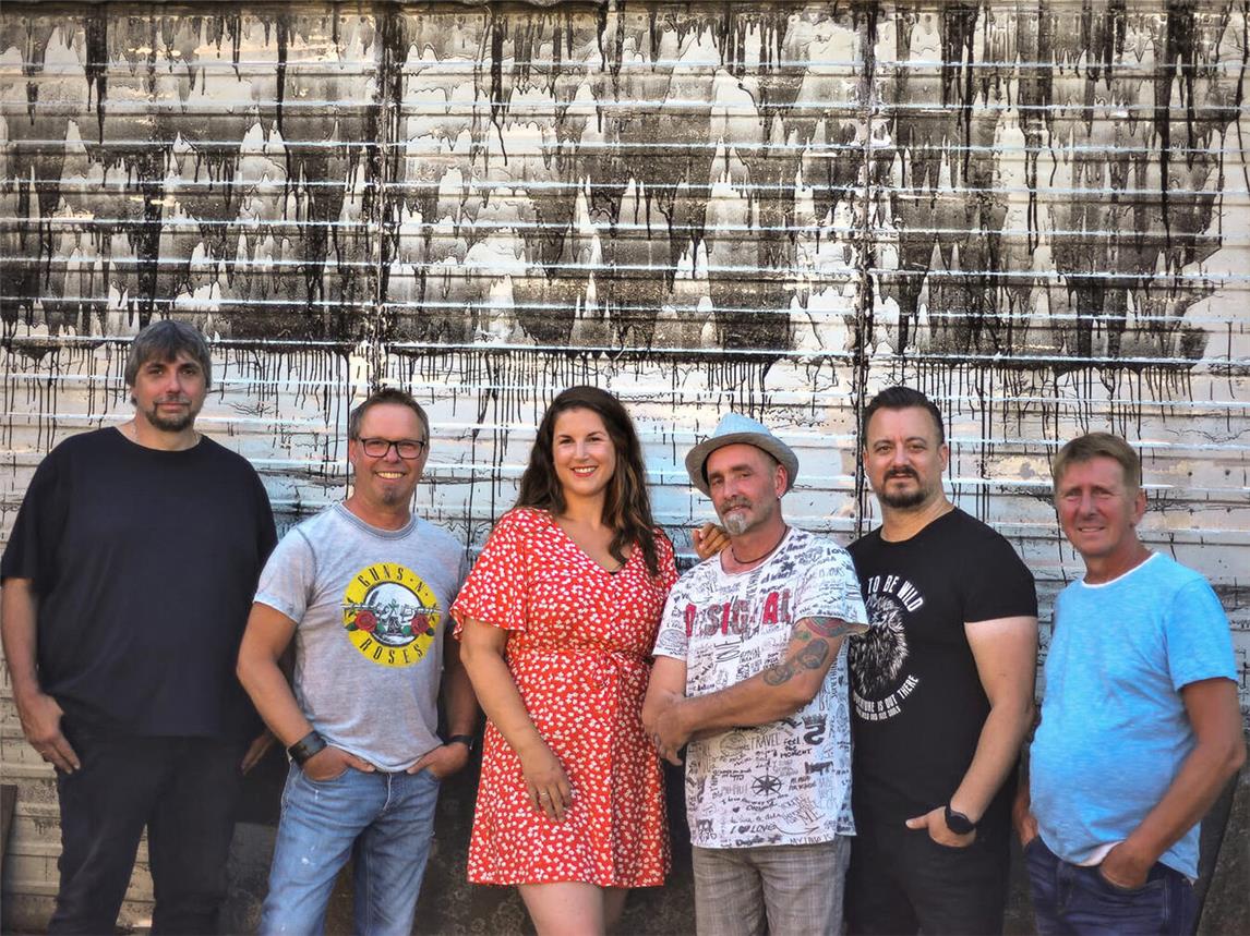 Die Kultband Massive Beat feiert das Jubiläum der Soundbox mit „special guests“ am 6. September im Innenhof der Schwanenburg.Foto: Massive Beat