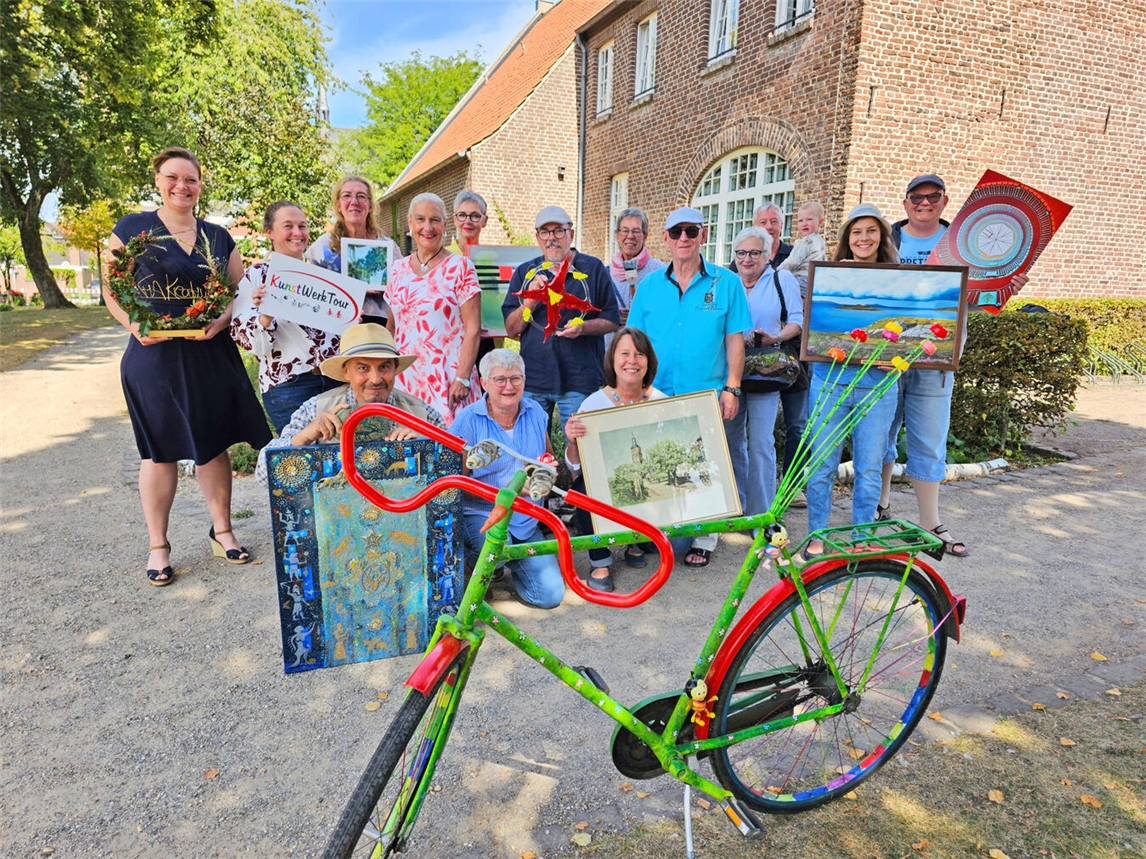 Die KunstWerkTour versammelt viele Mitglieder der Kerkener Künstlerszene. NN-Foto: T. Langer