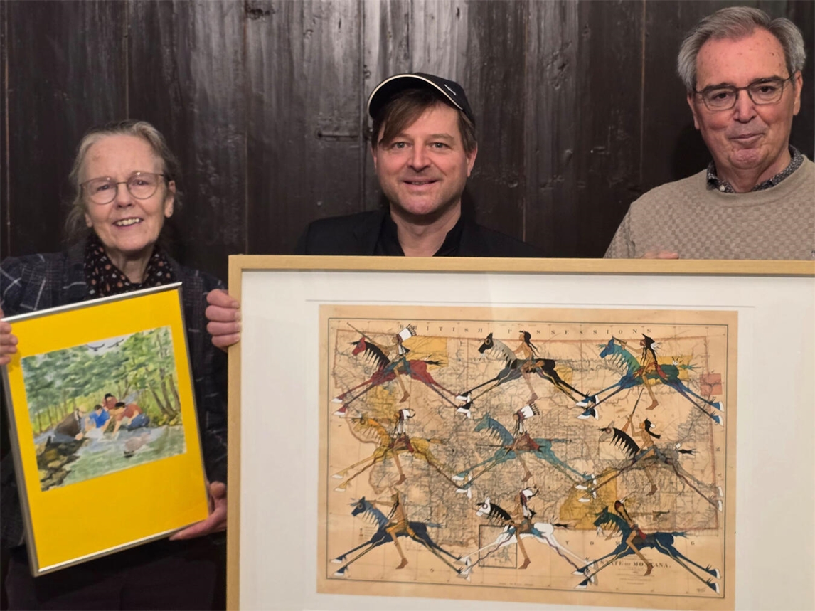 "Kuratoren Joke Ruijs, Frank Mehring, Josef Gietemann vor Ausstellungseröffnung, Mai 2026"