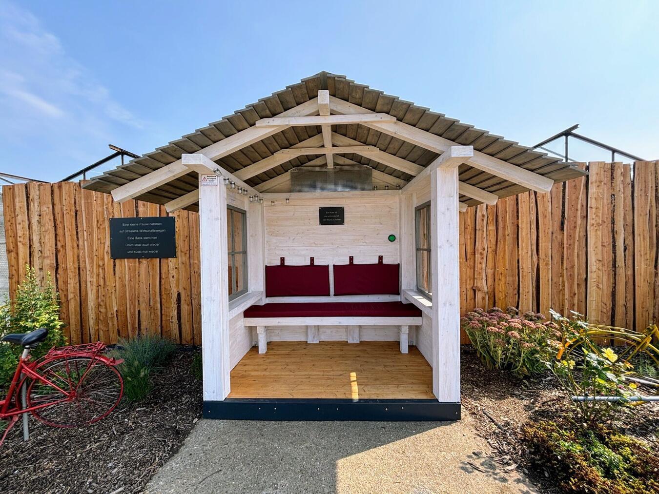 Die Kusshaltestelle in Straelen wurde mit Unterstützung von Leader umgesetzt.Foto: privat