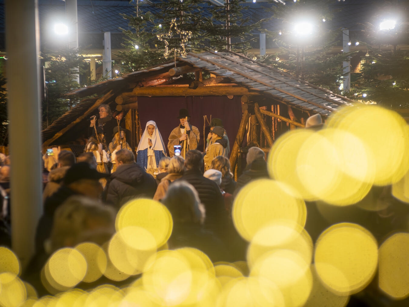 Die lebensgroße Krippe ist eines der Highlights. NN-Fotos: Gerhard Seybert