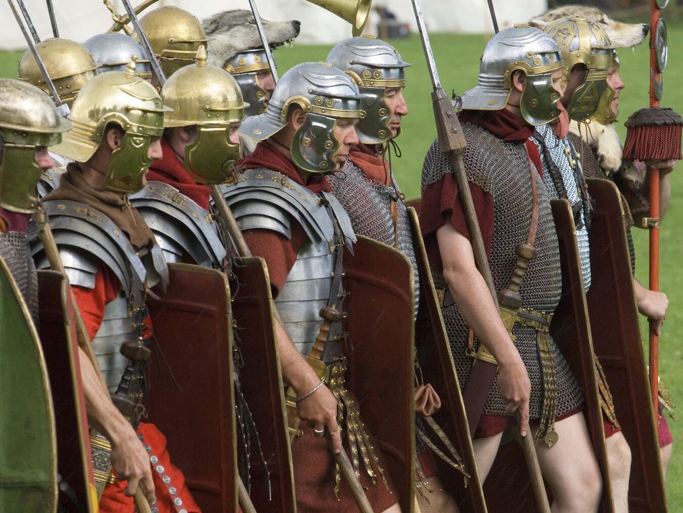 Die Legionäre der I. Roemercohorte Opladen in Aktion. Foto: Axel Thünker DGPh