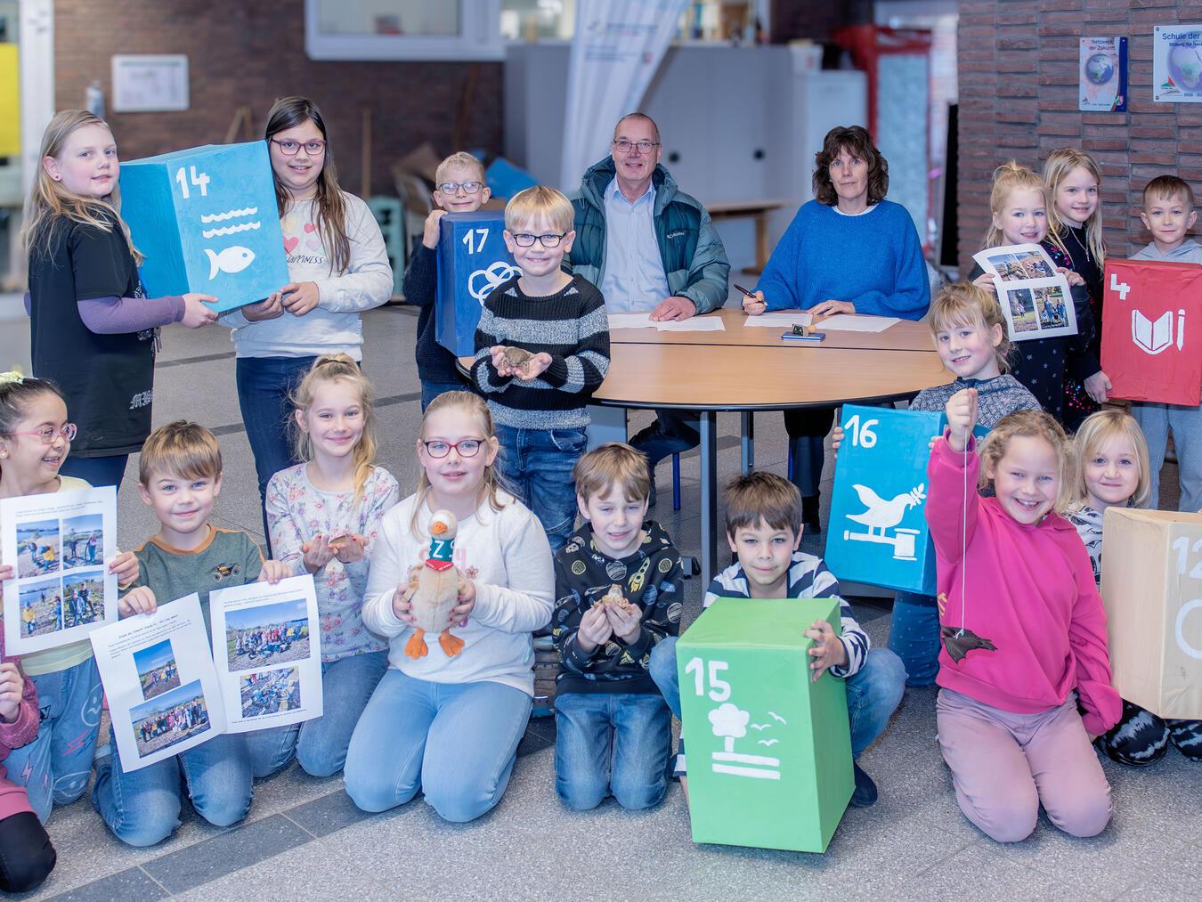 Die Lindenschule in Mehr und der Wahrsmannshof verstetigen ihre Zusammenarbeit bei der Umweltbildung der Schüler. NN-Foto: Gerhard Seybert