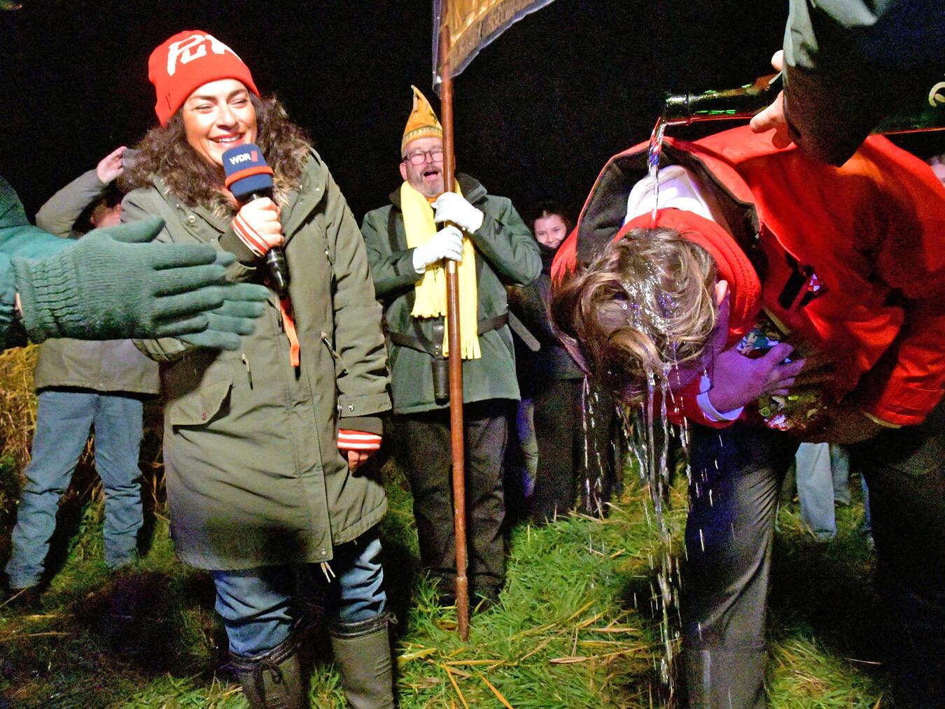 Die Lokalzeit berichtete live vom karnevalistischen Ereignis. NN-Foto: Rüdiger Dehnen