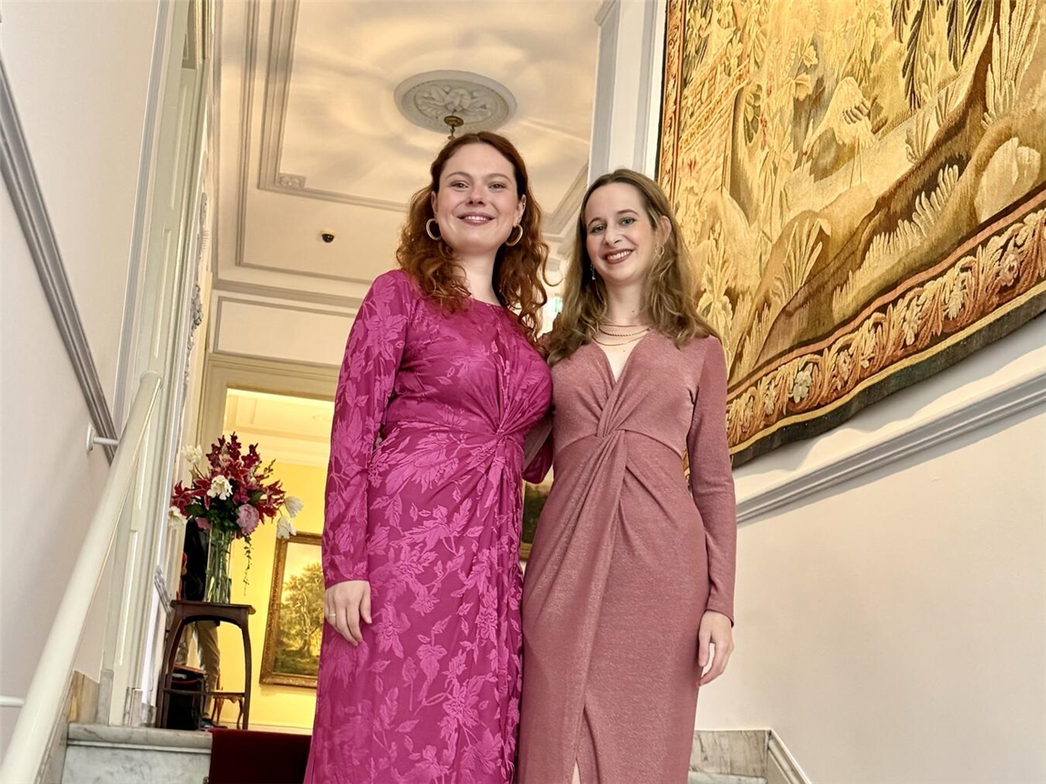 Die Mezzosopranistin Anna Lautwein und die Pianistin Laura Pitz erfüllten die Beletage des B.C. Koekkoek-Hauses mit Songs, Gedichten und großen Gefühlen. Foto: Josef Gietemann