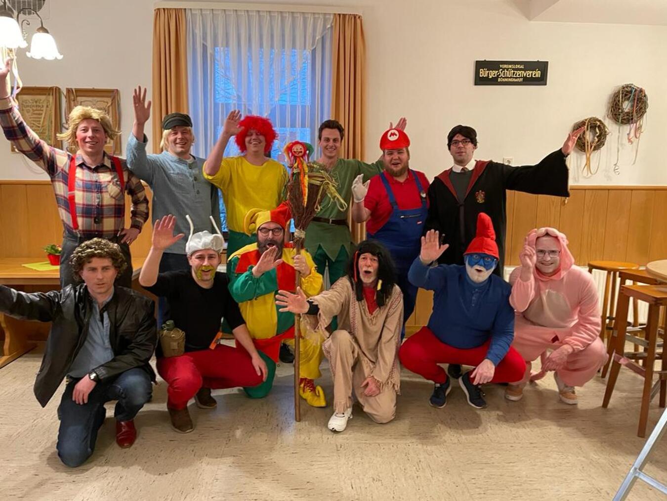 Die „Minister“ des Elferrates Bönninghardt schlüpften im letzten Jahr in die Helden ihrer Kindheit.Fotos: privat