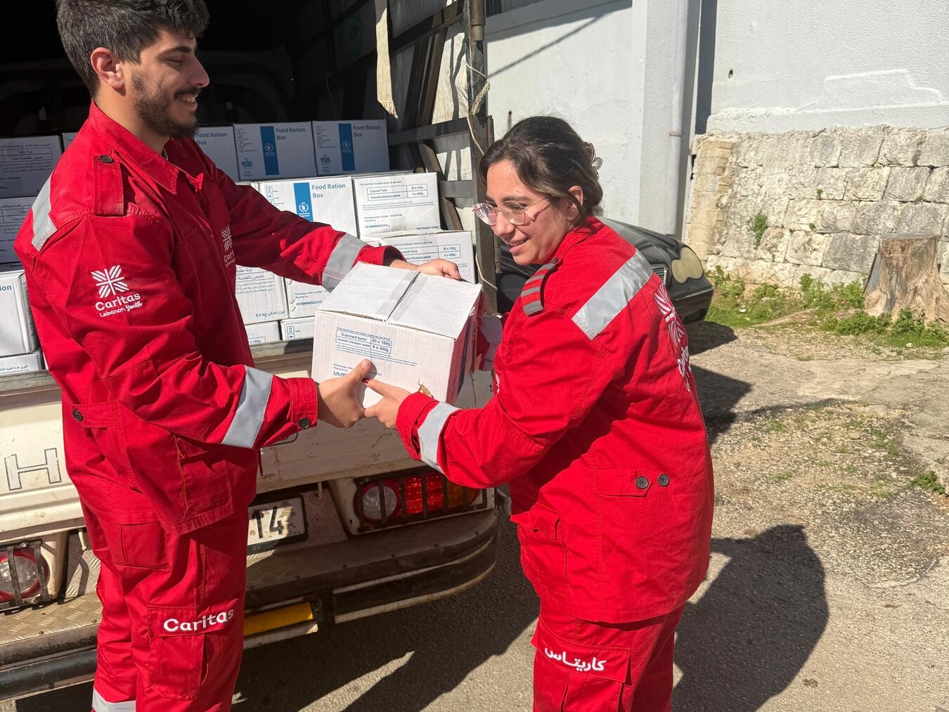 Die Mitarbeiter der Caritas Libanon, darunter viele freiwillige Helfer, leisten von Beginn des Konfliktes an Nothilfe. Foto: Caritas international
