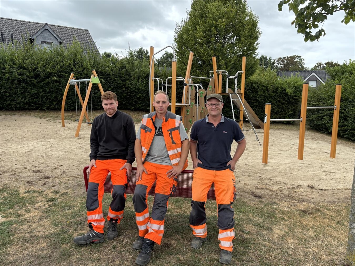 "Mitarbeiter des Bauhofs Issum: Marvin Hegmanns, Jonas Koenen, Ralf Bonnes"