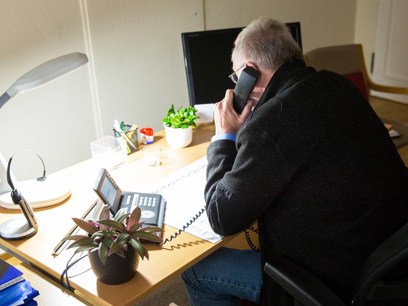 Die Mitarbeiterinnen und Mitarbeiter der Telefonseelsorge bleiben im Allgemeinen anonym, wenn sie ihr Ehrenamt ausüben. Symbolbild: Bischöfliche Pressestelle / Achim Pohl