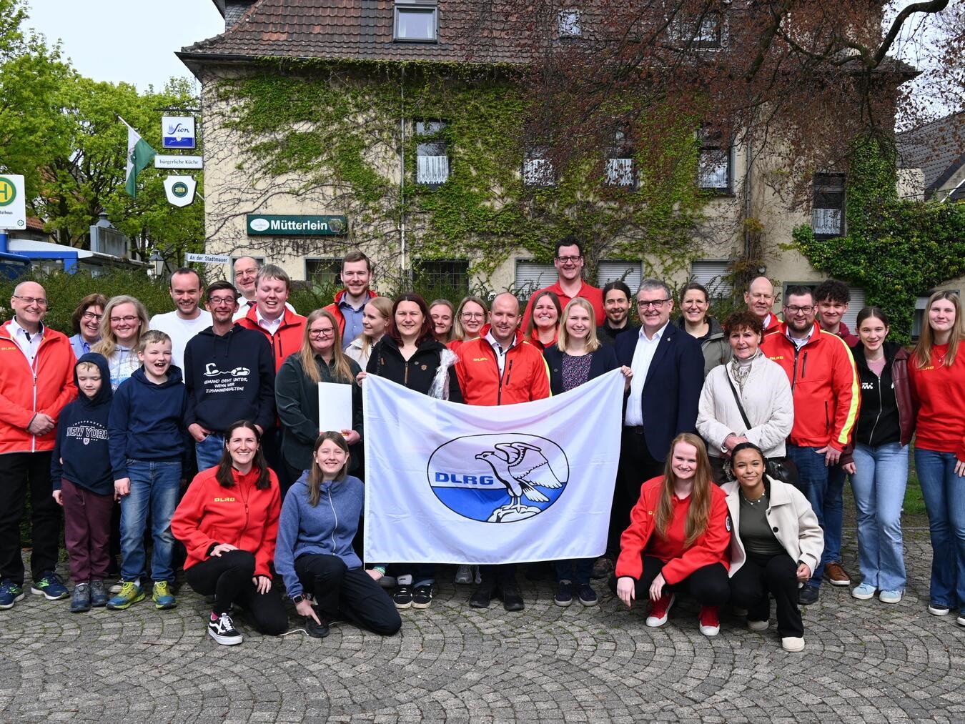 Die Mitglieder der DLRG Orsoy trafen sich zur Mitgliederversammlung. Foto: DLRG Orsoy