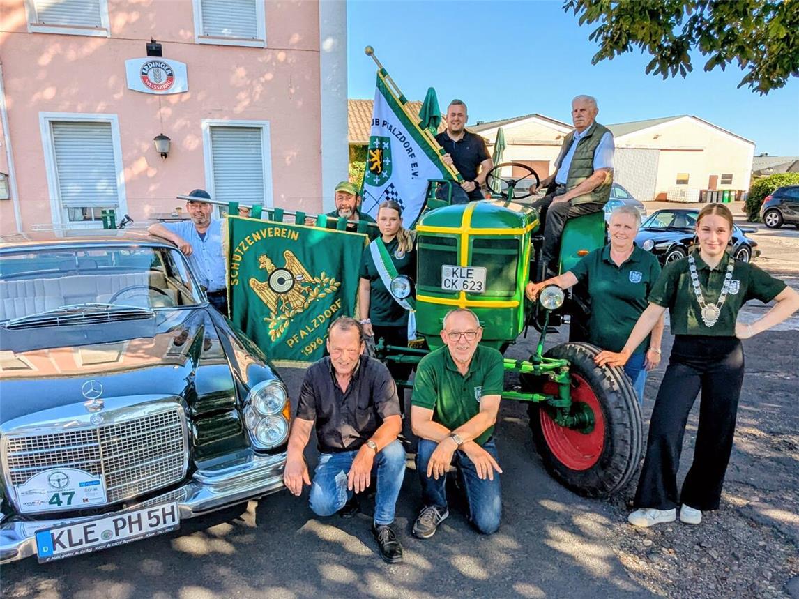 Die Mitglieder der Pfalzdorfer Schützen und Motorsportans sind bereit für ihr Sommerfest. NN- Foto: JK