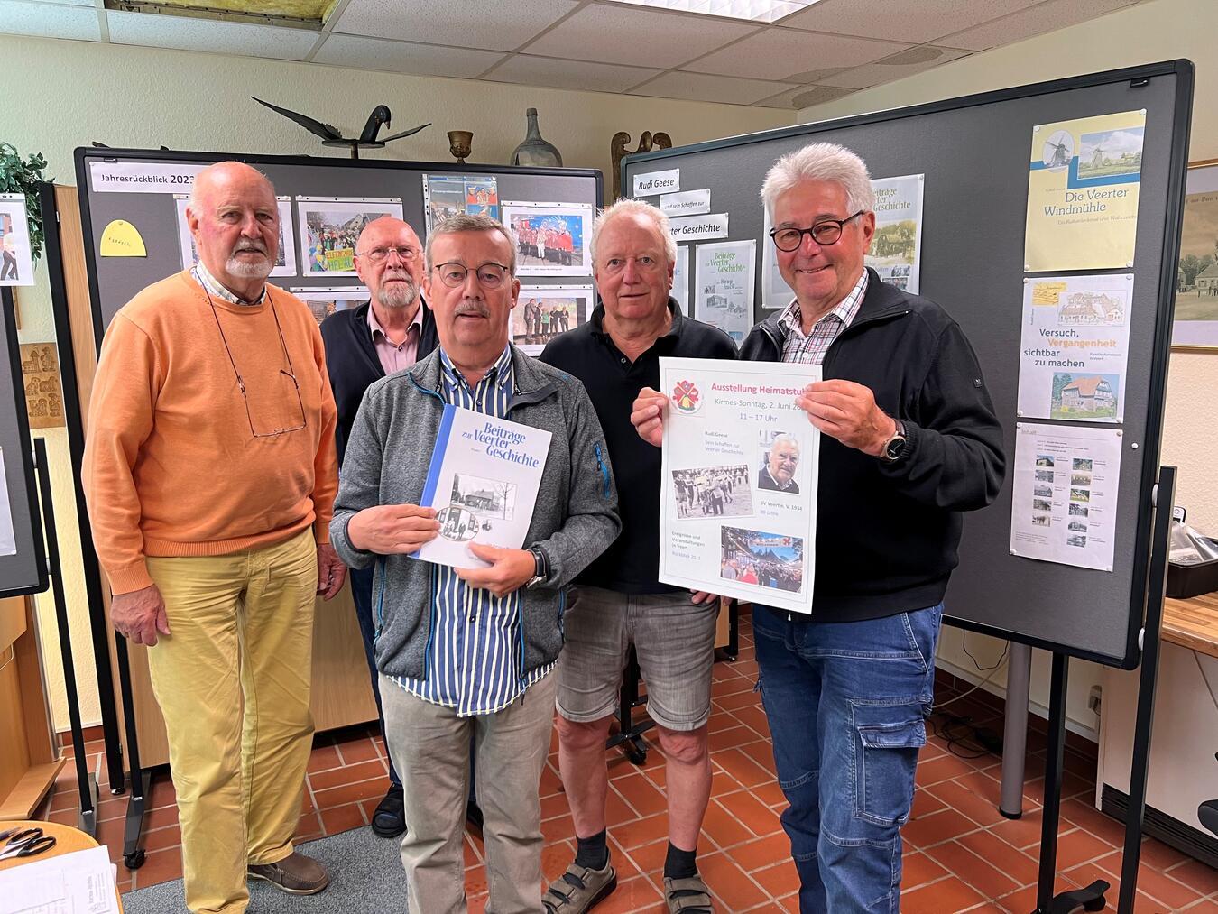 Die Mitglieder des Heimat- und Verschönerungsvereins Veert präsentieren zur Sommerkirmes am Sonntag, 2. Juni, 11 bis 17 Uhr, eine neue Ausstellung in der Heimatstube.NN-Foto: Andrea Kempkens