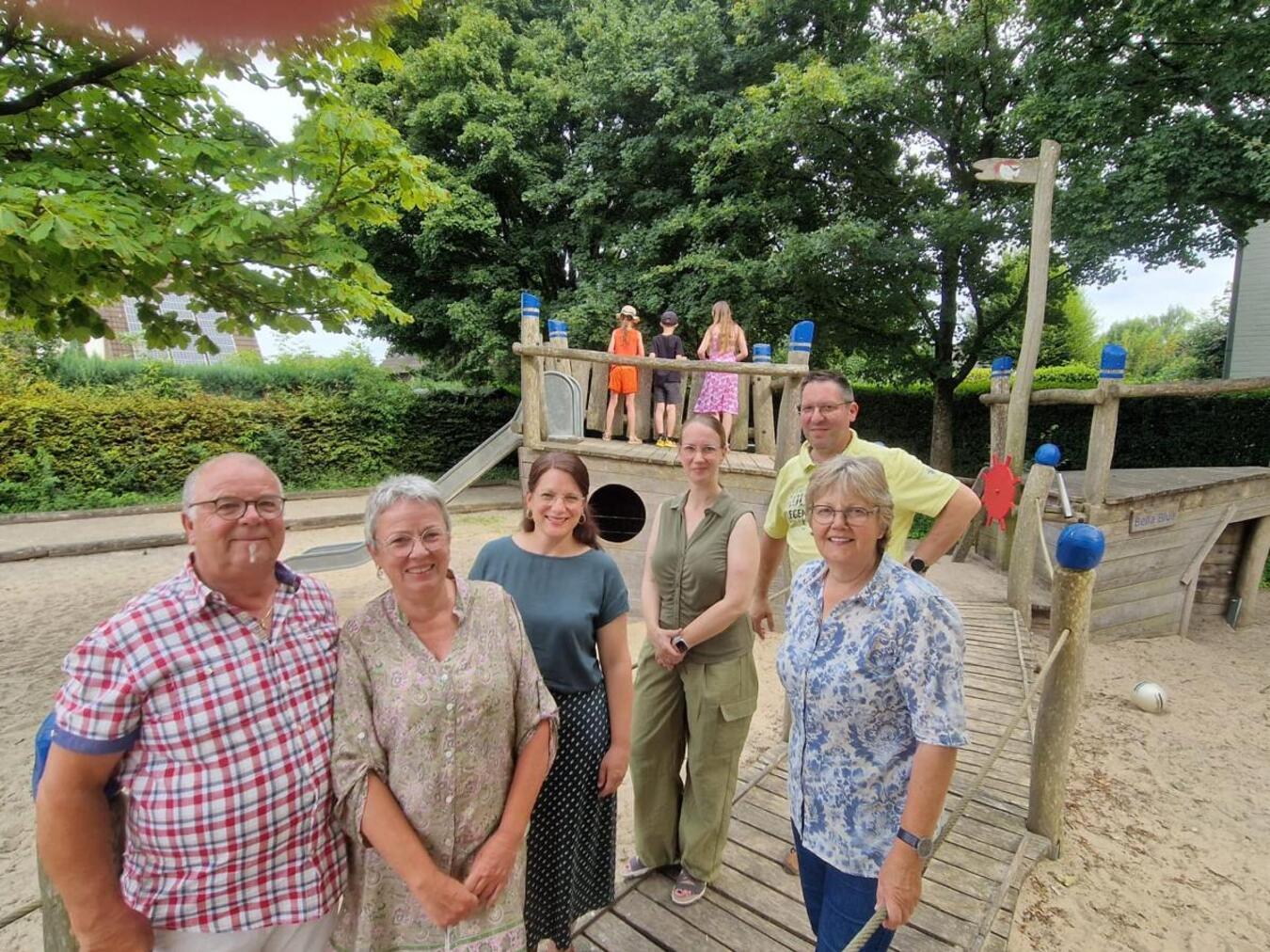 Die Mitglieder des Vereins „Spielplatz Nettesheimstraße – Spielen für alle“ hoffen auf viele Unterstützer bei der Voting-Aktion. Foto: privat