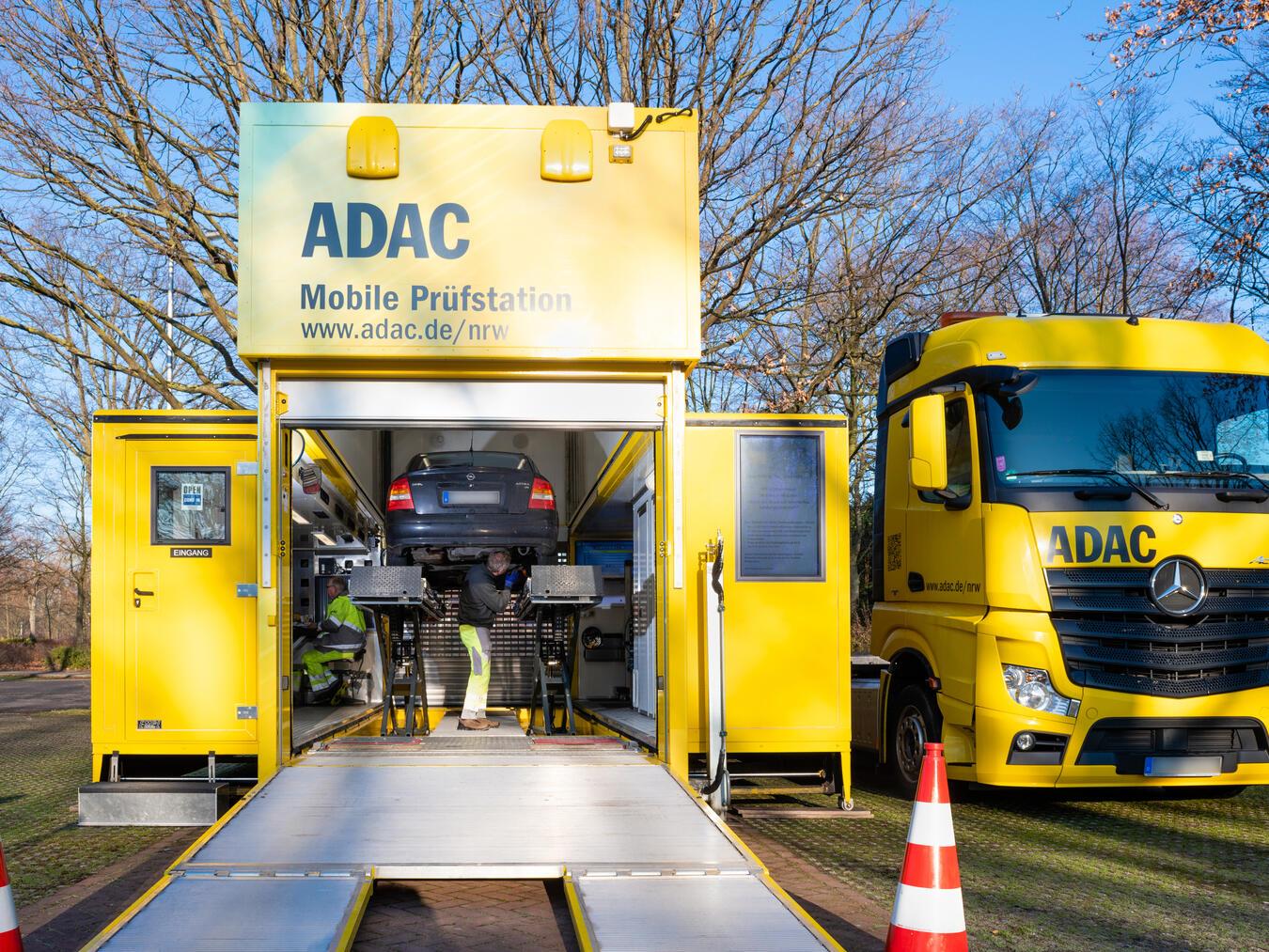 Mobile Prüfstation des ADAC in Rheinberg Die mobile Prüfstation des ADAC steht bald auf dem Parkplatz der Firma Solvay allen interessierten Autofahrern zur verfügung. Foto: ADAC Nordrhein/ Tomy Badurina