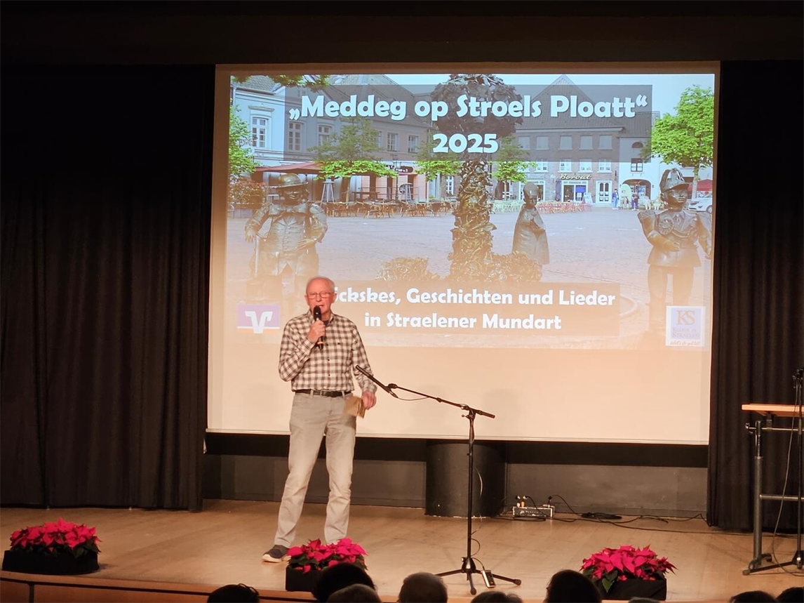 "Mundartveranstaltung Meddeg Op Stroels Ploatt, Kulturring Straelen, Bühne, Dialekt, Kultur"