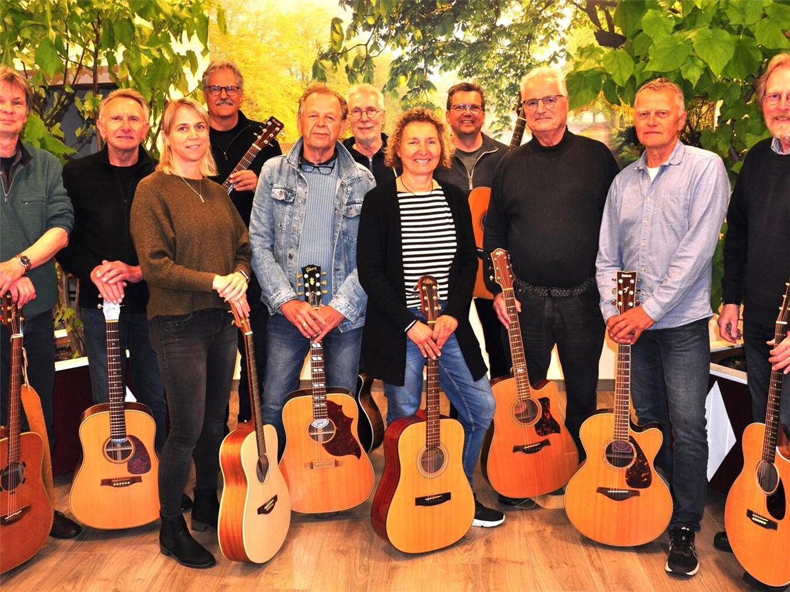 Die Musiker des VHS-Gitarren-Ensembles freuen sich auf ihre Konzerte im Haus Ingenray.Foto: Pasing