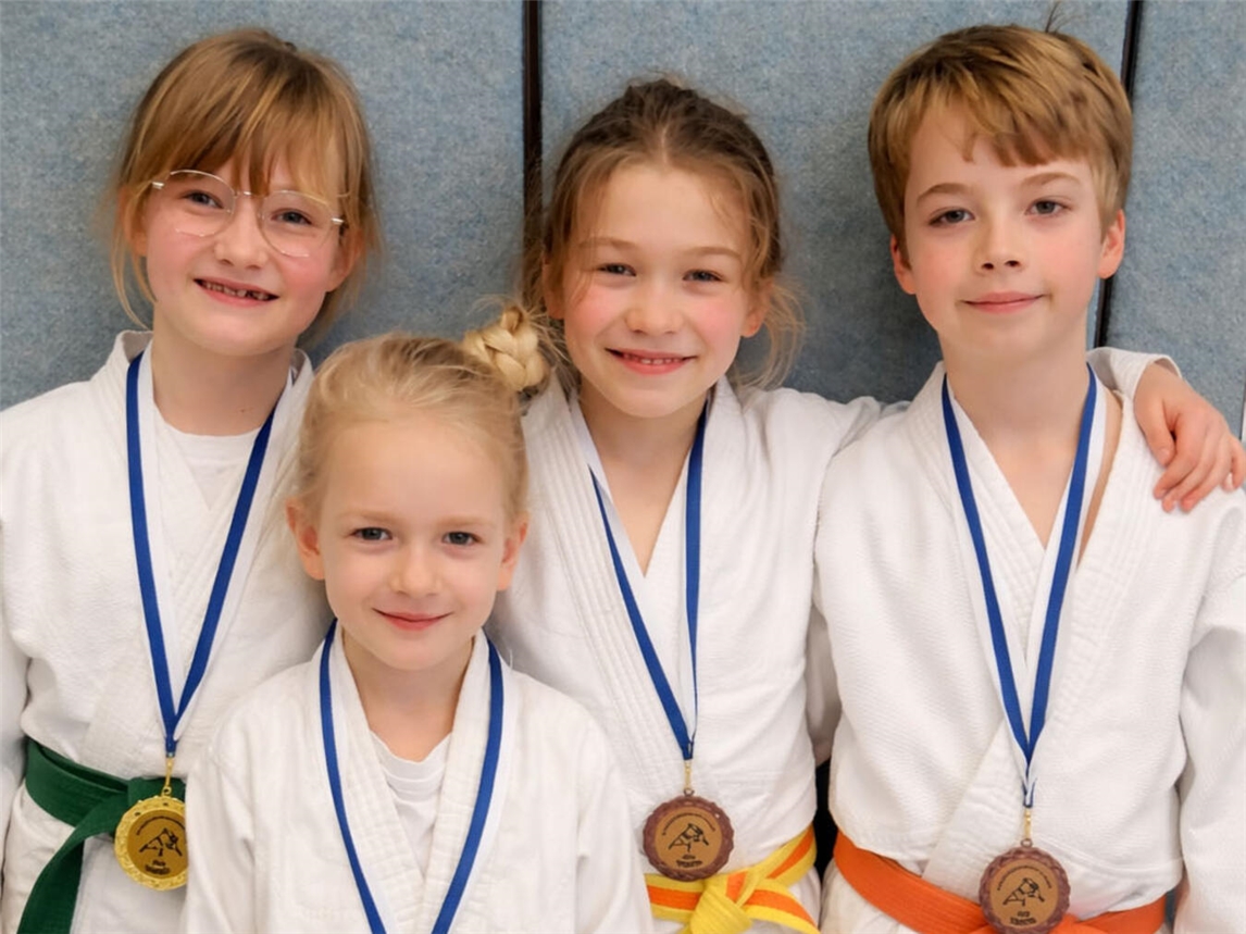 Die Nachwuchs-Judoka des TV Rees beim Turnier in Voerde. Foto: privat