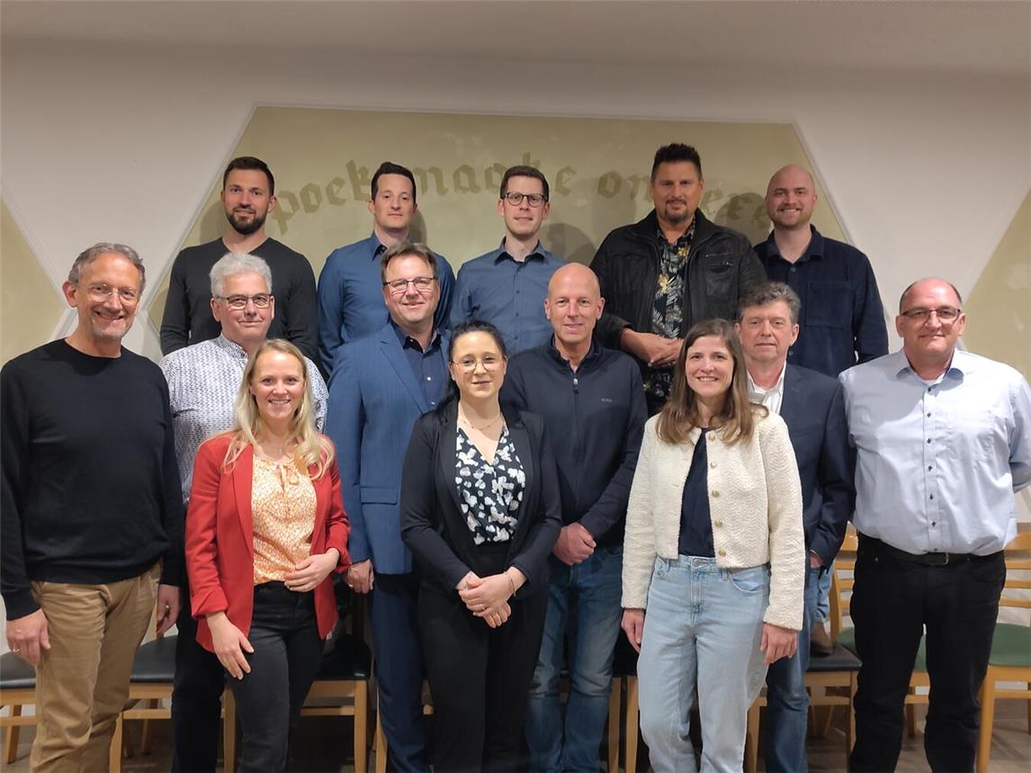 Die neu gewählten Ratskandidaten der CDU Issum für die Kommunalwahl 2025. Oben, v.l.: Jan Klomps, Ulf Esser, Daniel Ophey, Horst Schröder, Michael Hoeps. Mitte, v.l.: Ralf Pottbeckers, Gerd Stenmans, Stefan Vester, Jürgen Gatzweiler, Stefan Sablowski, Tammo Eilers. Unten, v.l.: Johanna Muschalik-Jaskolka, Miriam Finken, Jennifer Viefers. Foto: CDU Issum