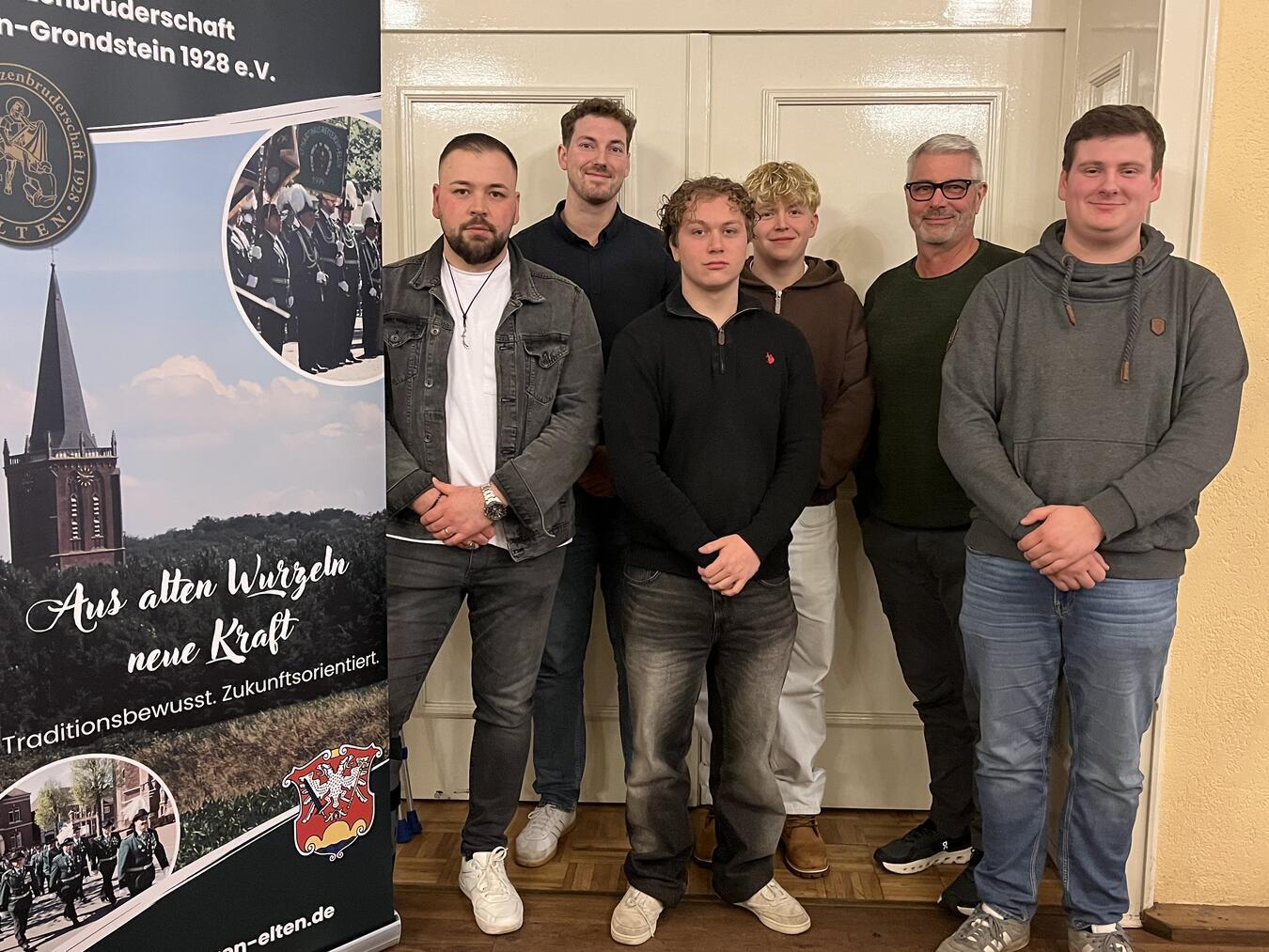 St.-Martinus-Schützen Elten bestätigen ihren Vorstand Die Neuaufnahmen in der Bruderschaft: (v. l.) Sükrü Bozbay, Mattes Ketelaer, Felix Goossens, Bennit Wittenhorst, Volker Sommerfeld und Just Hoeymakers. Foto: privat