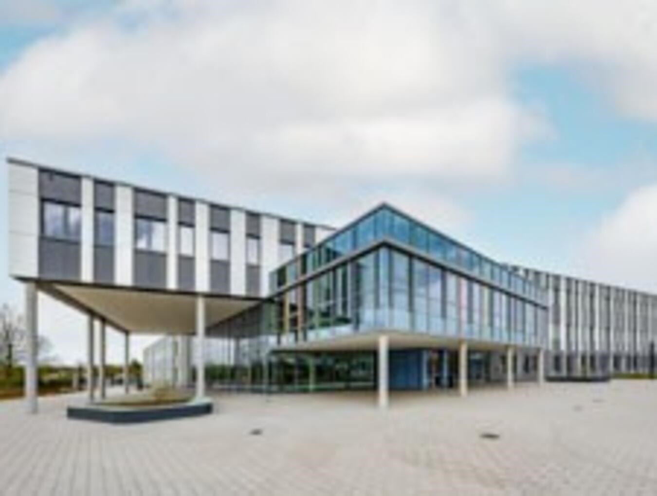 "Moderne Realschule An der Fleuth, Neubau 2024, Foto von Oliver Edelbruch"