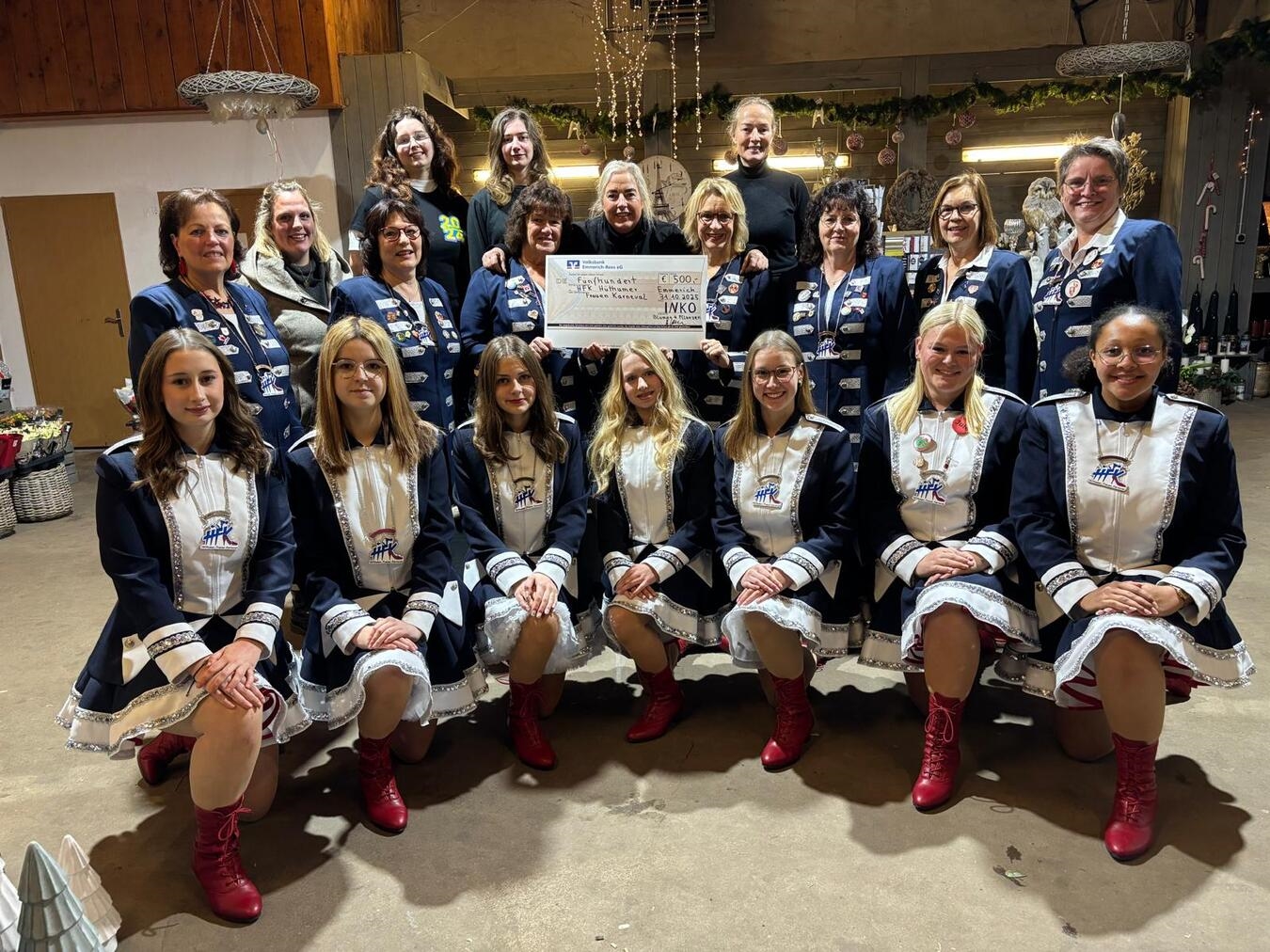 Die neuen Funkenkostüme stärken das Wir-Gefühl der HFK-Gruppe. Foto: privat